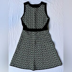 WHBM Dress XS Petite Fit & Flare Sleeveless Black White Green Geometric Print